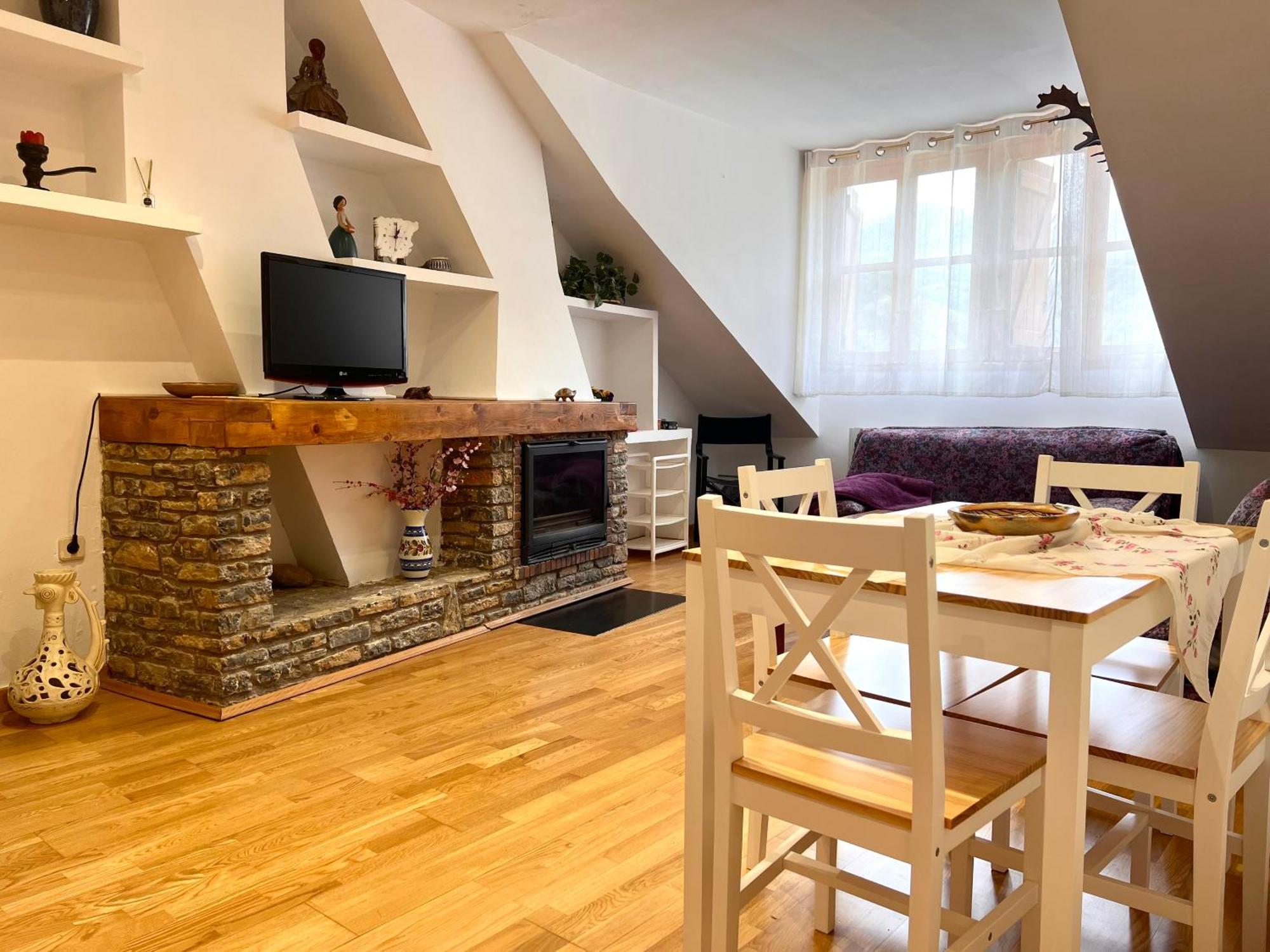 Apartamento Centrico Con Parking - L'Amfitriona Rialp Exteriör bild