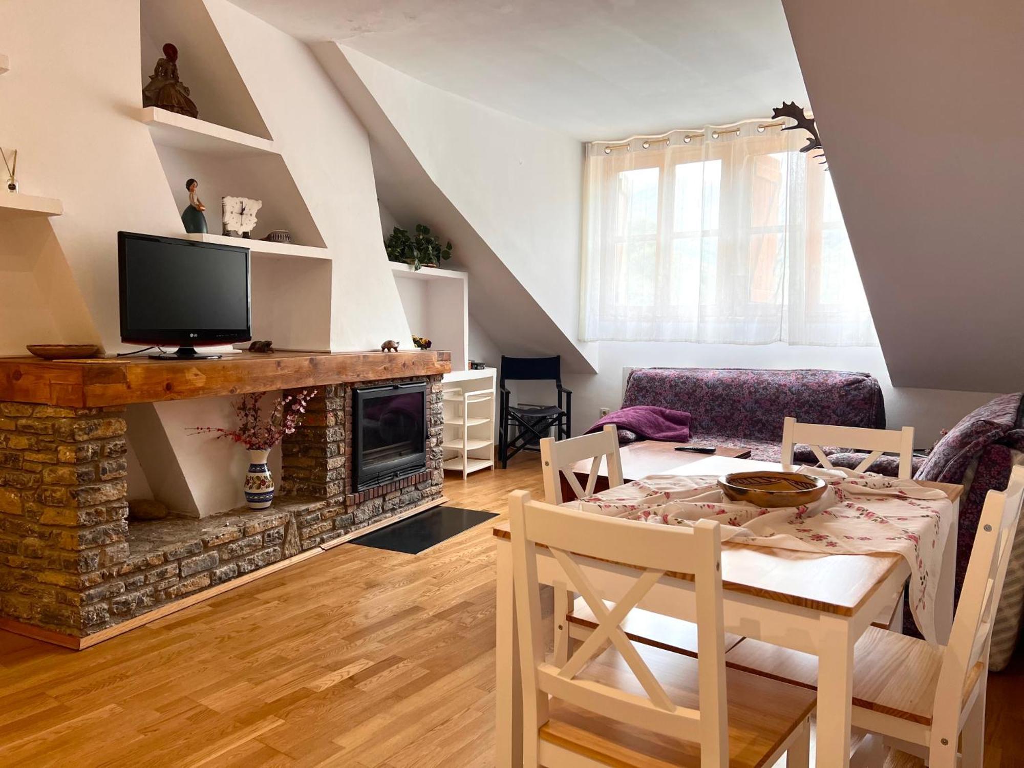 Apartamento Centrico Con Parking - L'Amfitriona Rialp Exteriör bild