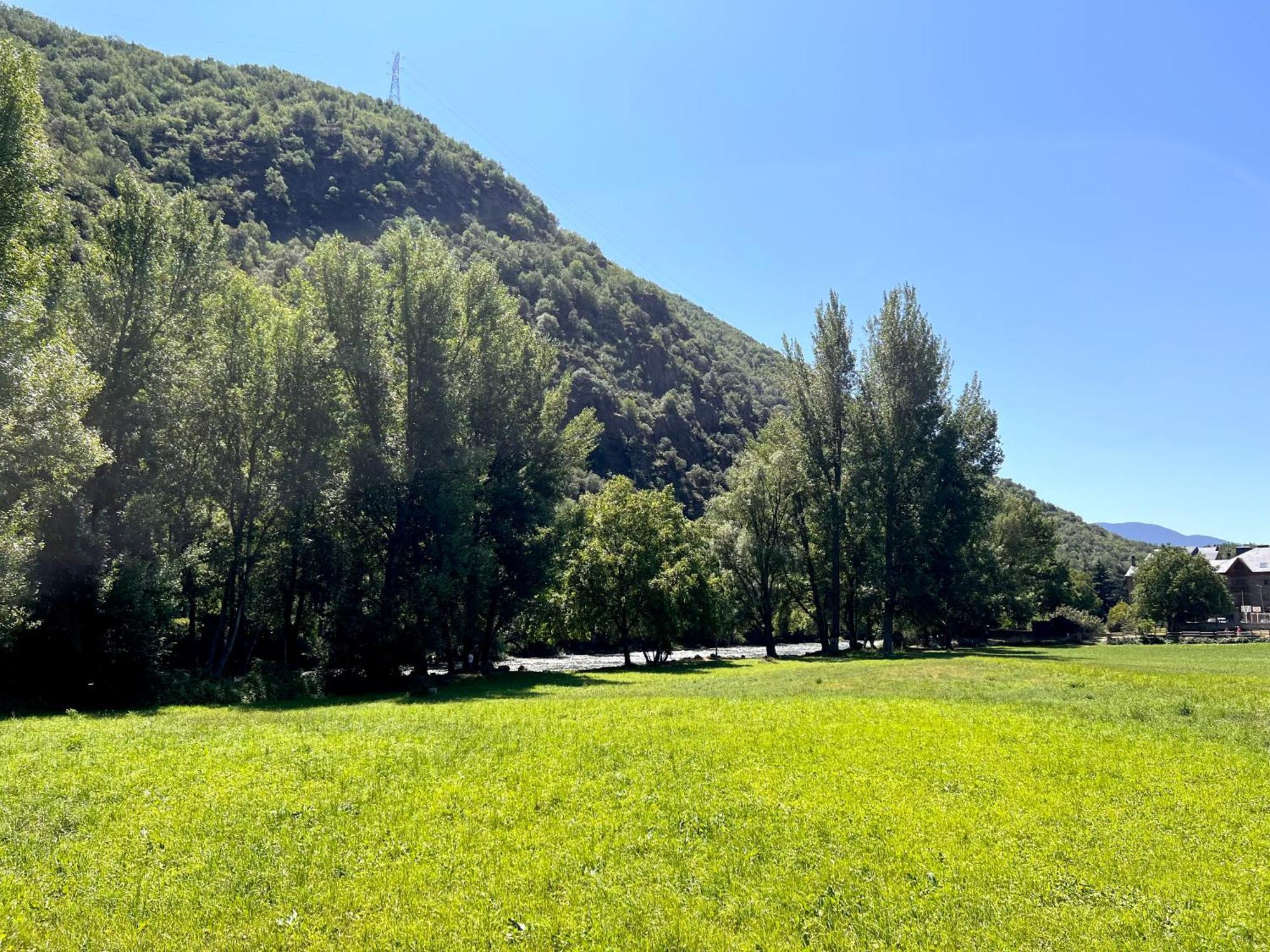 Apartamento Centrico Con Parking - L'Amfitriona Rialp Exteriör bild
